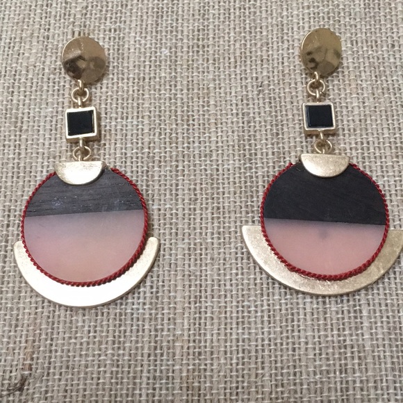 Fashion Earrings - Picture 2 of 3